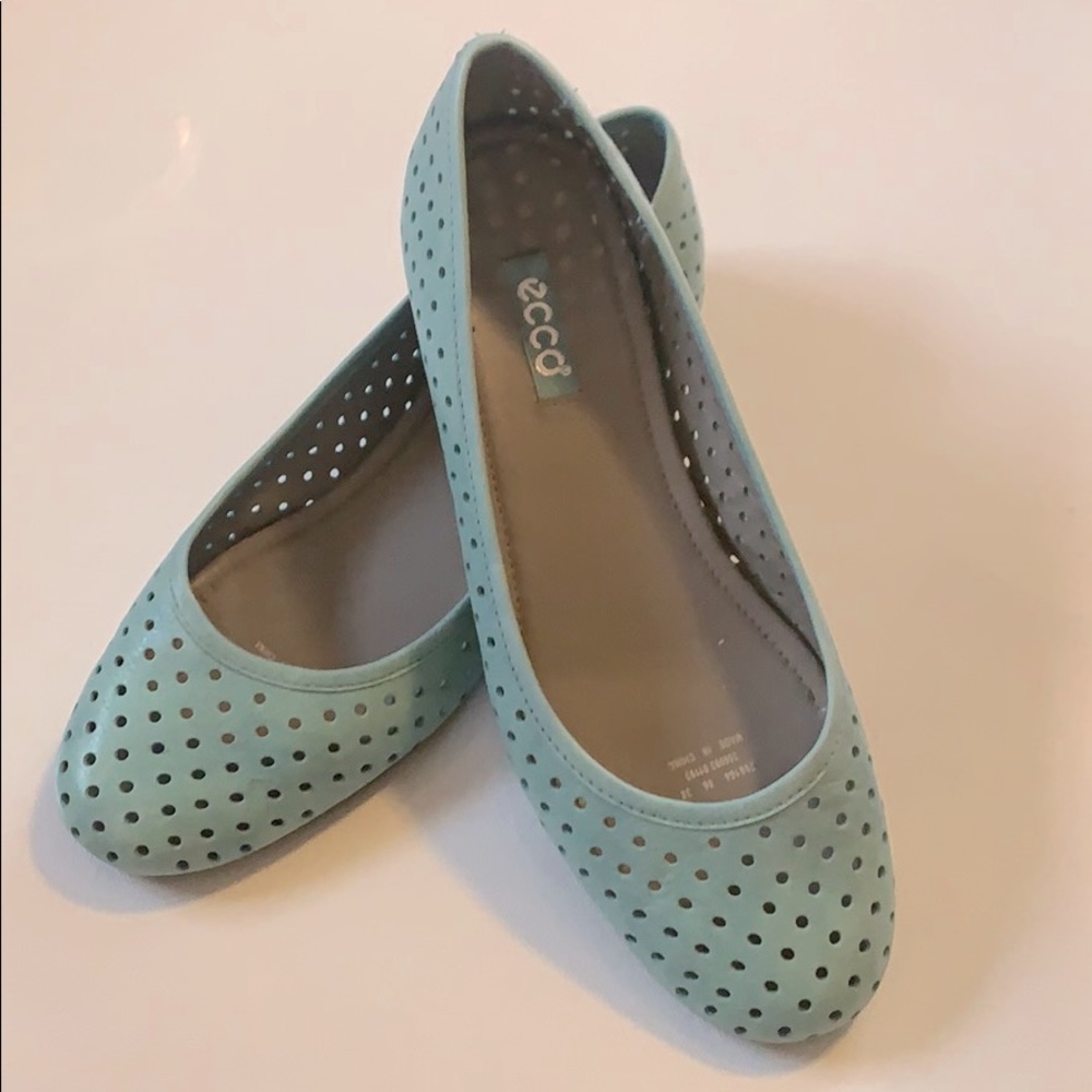 Ecco Women’s Owanda Perforated Leather Flat